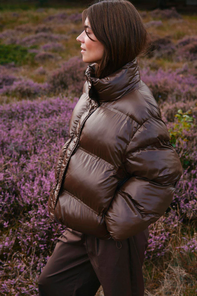 Rhea Shiny Puffer Jacket | Dark Brown | Jakke fra Neo Noir - Image 10