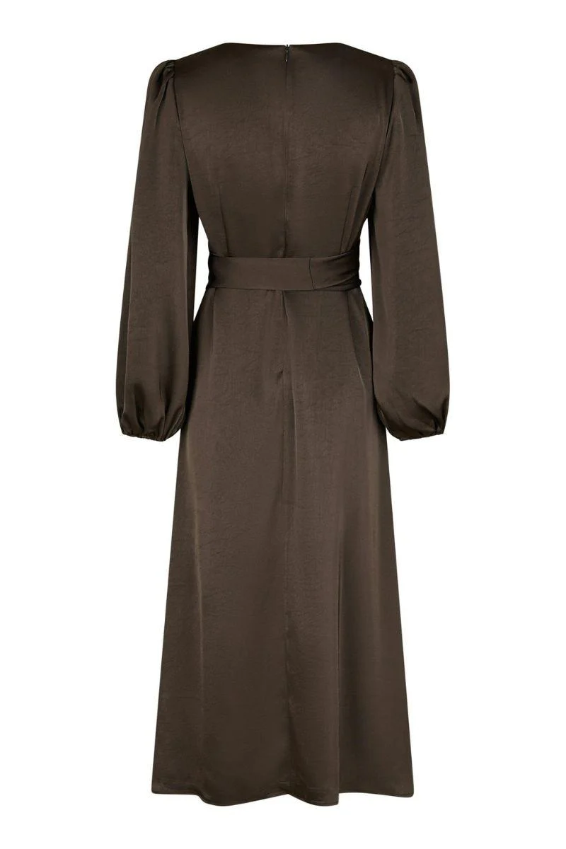 Rimini Heavy Sateen Dress | Dark Brown | Kjole fra Neo Noir - Image 4