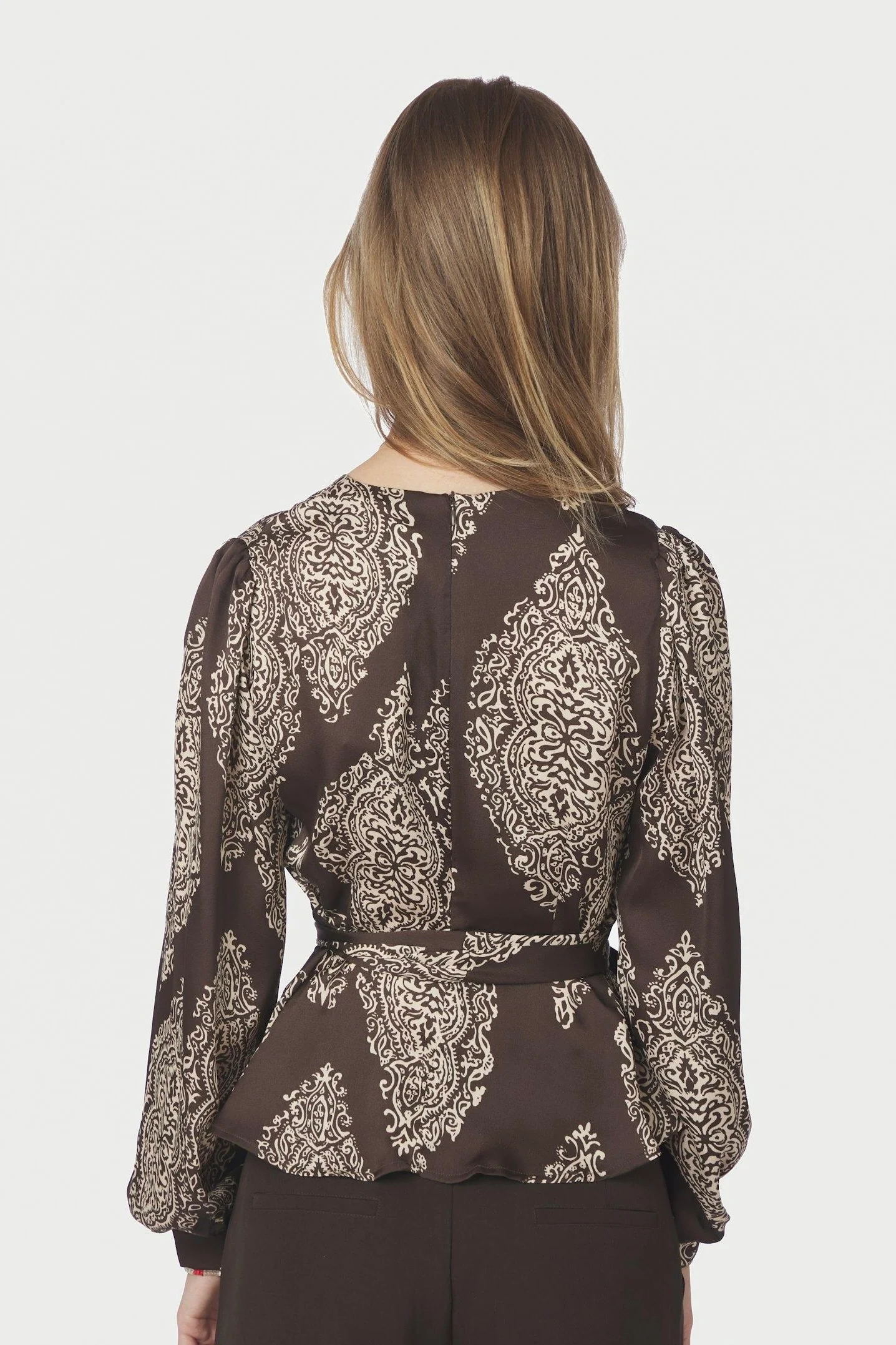 Rista Paisley Drop Blouse | Dark Brown | Bluse fra Neo Noir - Image 7
