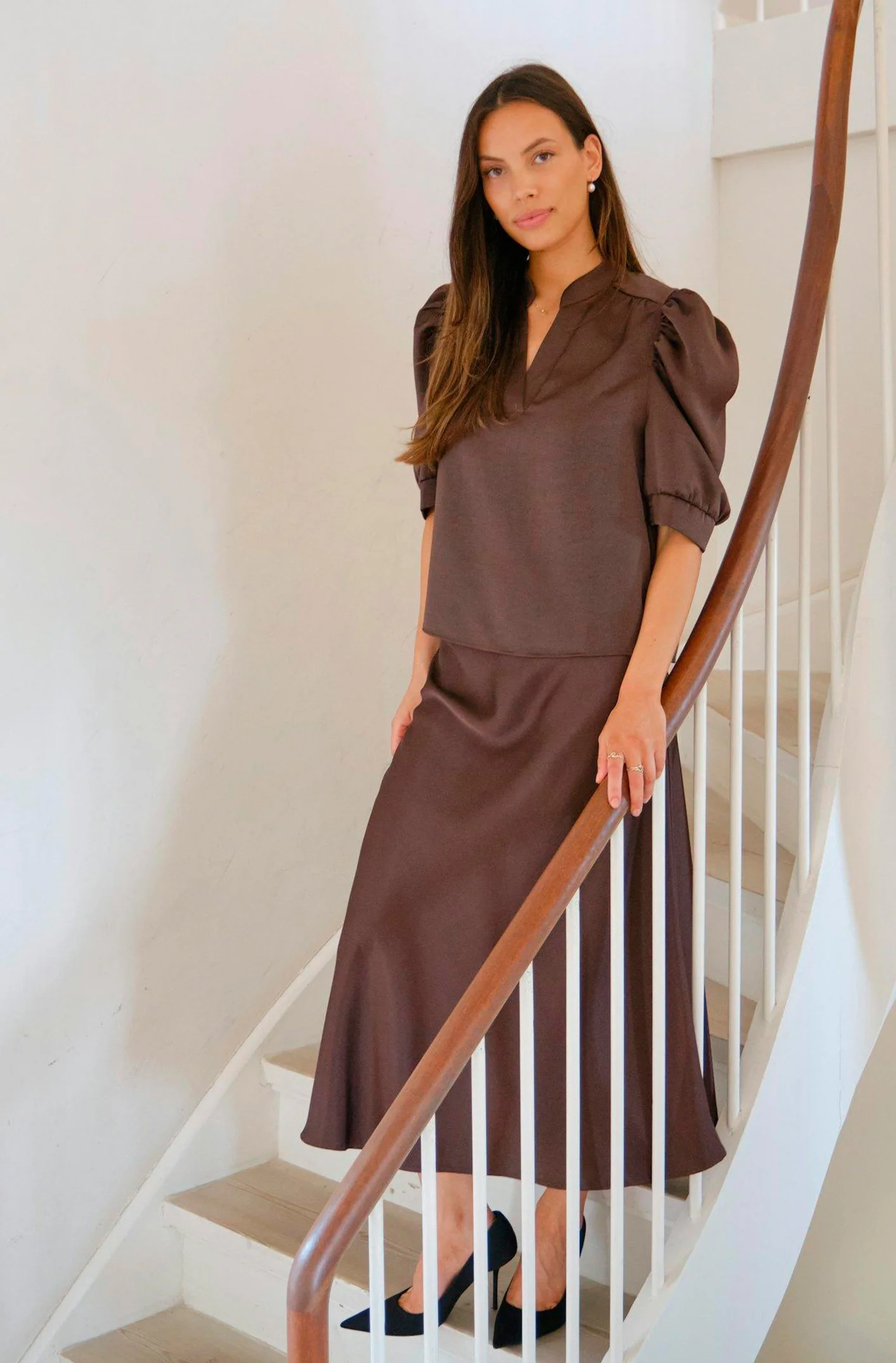 Roella Heavy Sateen Blouse | Dark Brown | Bluse fra Neo Noir - Image 10