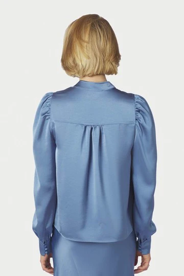 Rosslyn Heavy Sateen Blouse | Smoke Blue | Bluse fra Neo Noir - Image 10