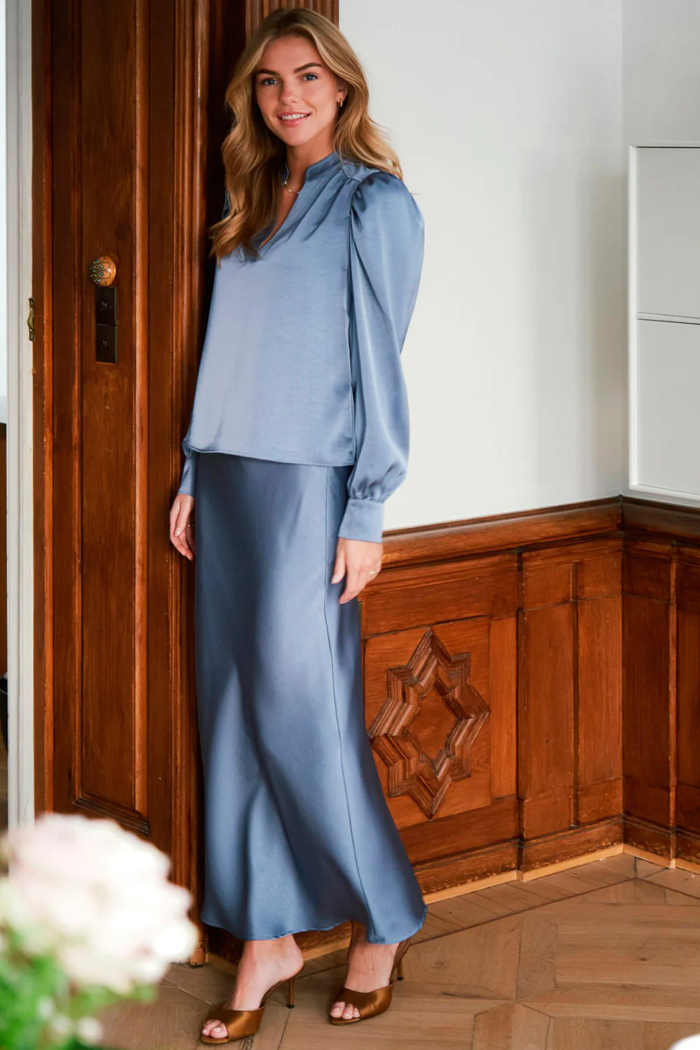 Rosslyn Heavy Sateen Blouse | Smoke Blue | Bluse fra Neo Noir - Image 4