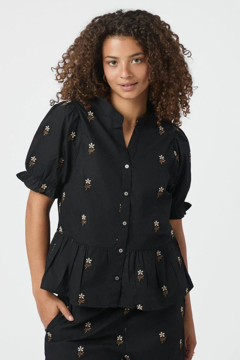 Savy Flower Emb Blouse | Black | Bluse fra Neo Noir - Image 3