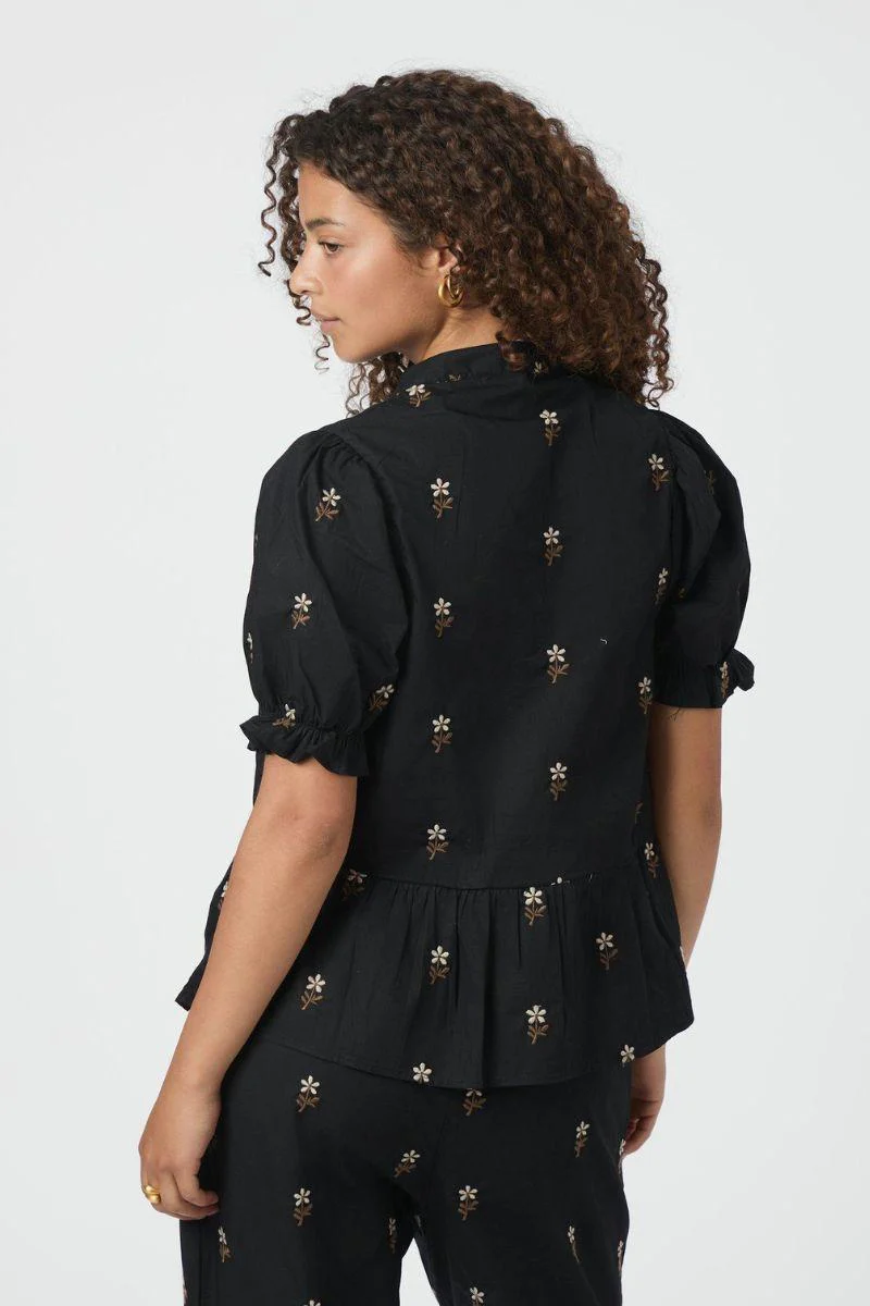 Savy Flower Emb Blouse | Black | Bluse fra Neo Noir - Image 5