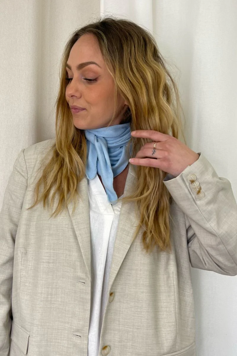 Scarf 5712 | Sky blue | Tørklæde fra Marta du Chateau - Image 2