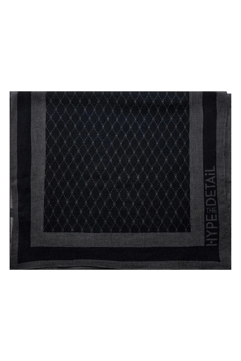 Scarf w/ Logo | Black | Tørklæde fra Hype The Detail - Image 6
