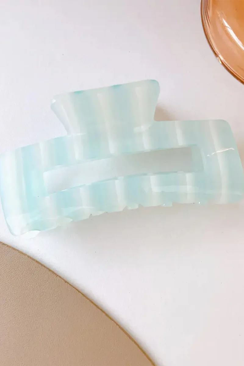 Serenity Striped Hair Claw | Light Blue | Hårspænde fra By Timm