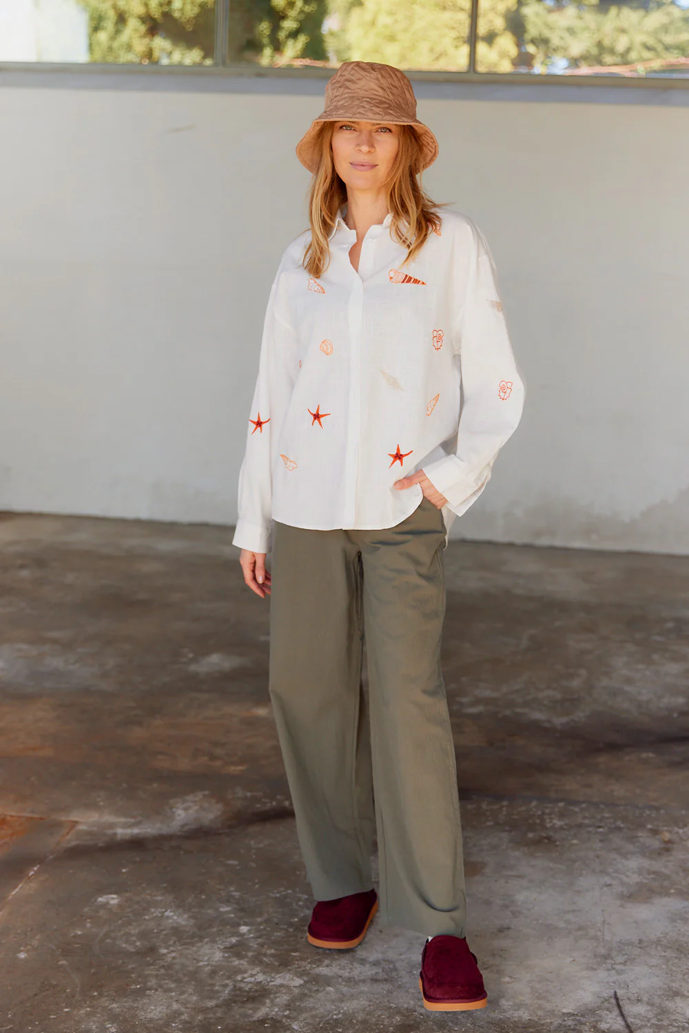 Shell Embroidery Shirt | Hvid | Skjorte fra Atelier C - Image 2