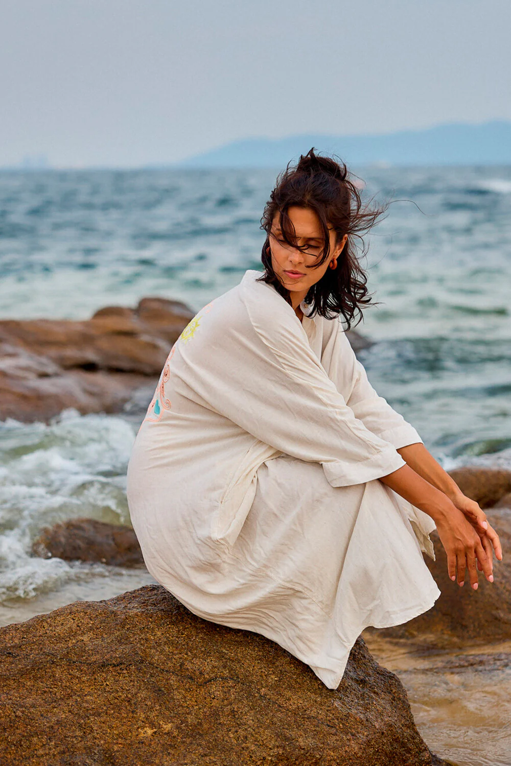 Molly Embroidery Kimono Dress | Kjole fra Avery - Image 6