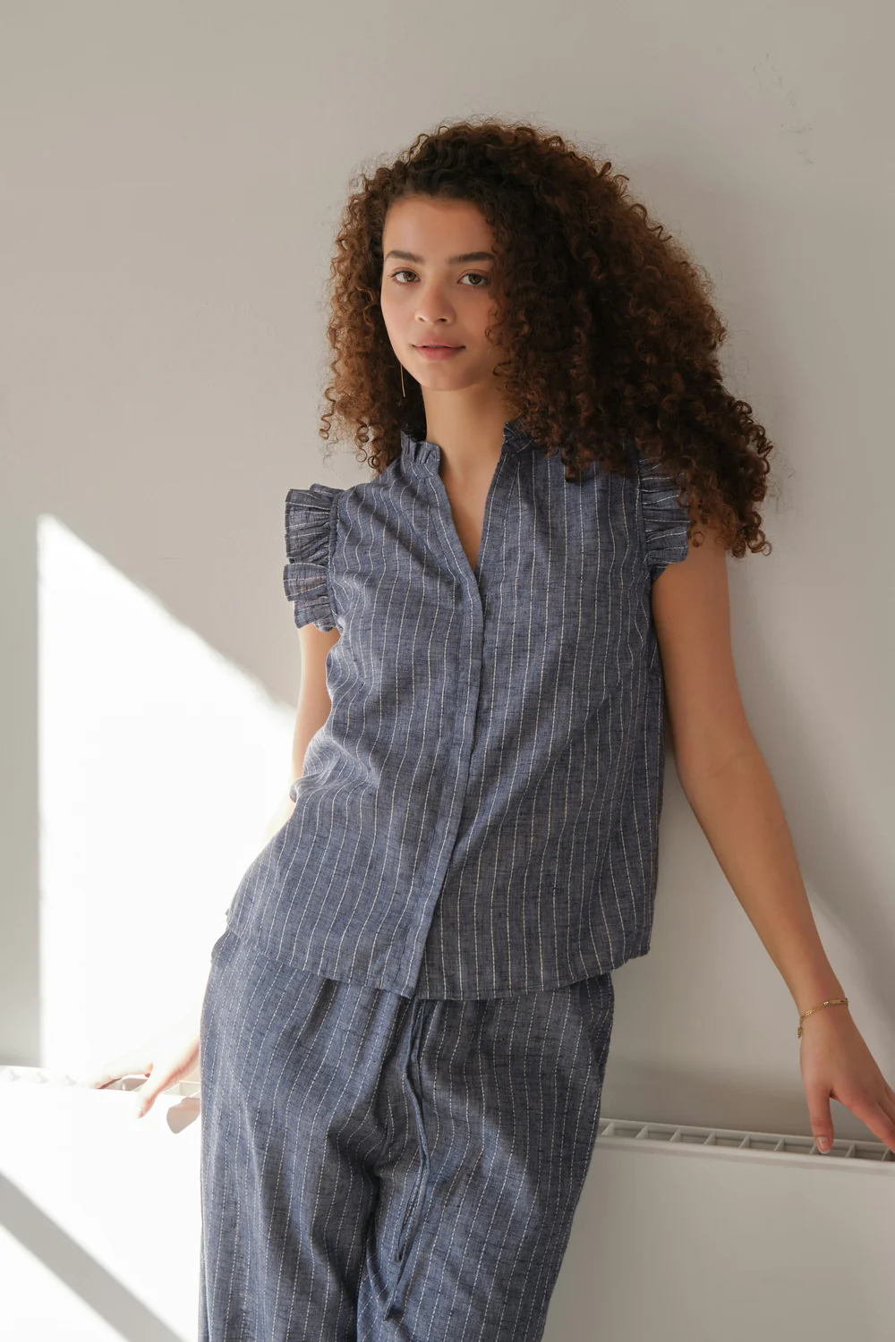 Siona Emb Stripe Top | Blue | Bluse fra Neo Noir - Image 10