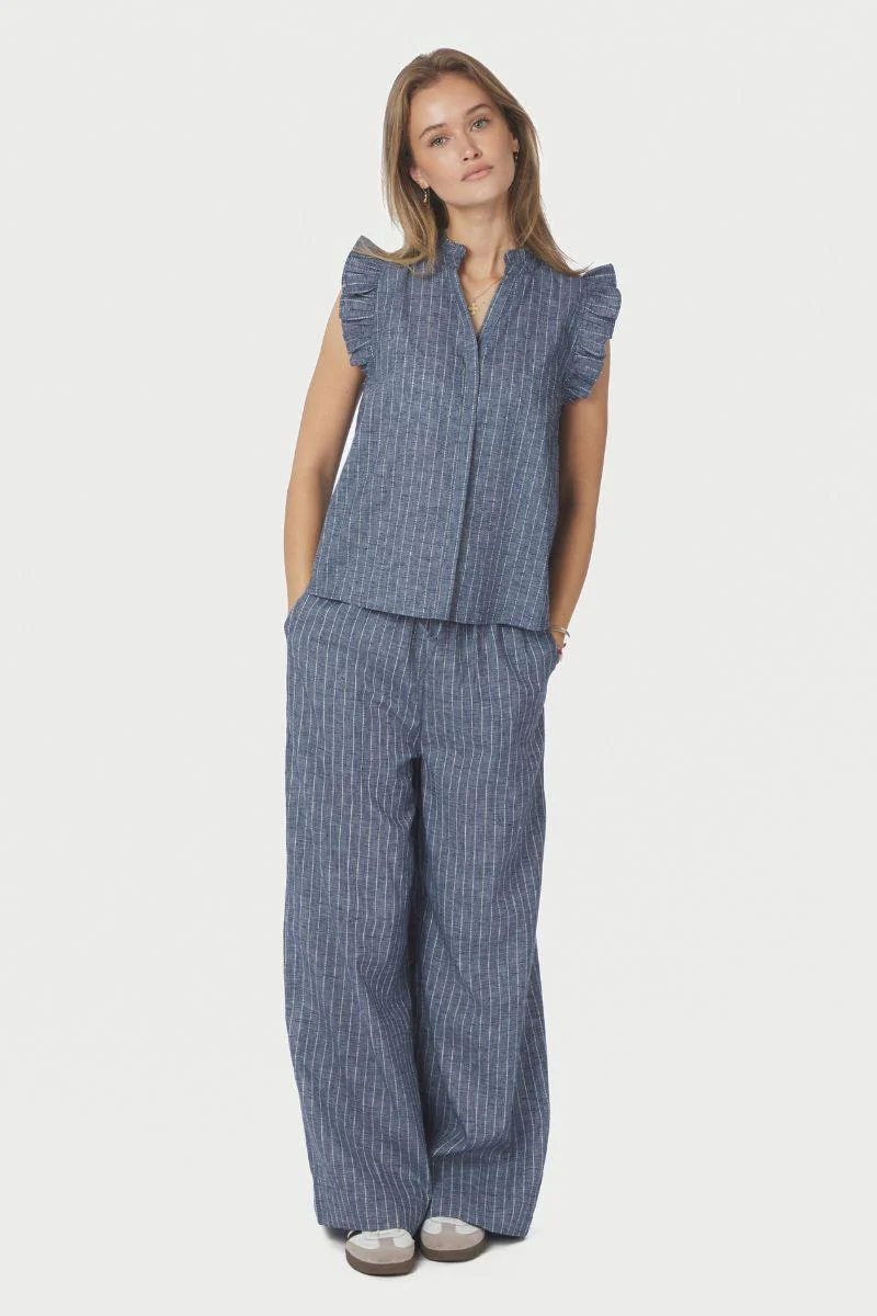 Siona Emb Stripe Top | Blue | Bluse fra Neo Noir - Image 7