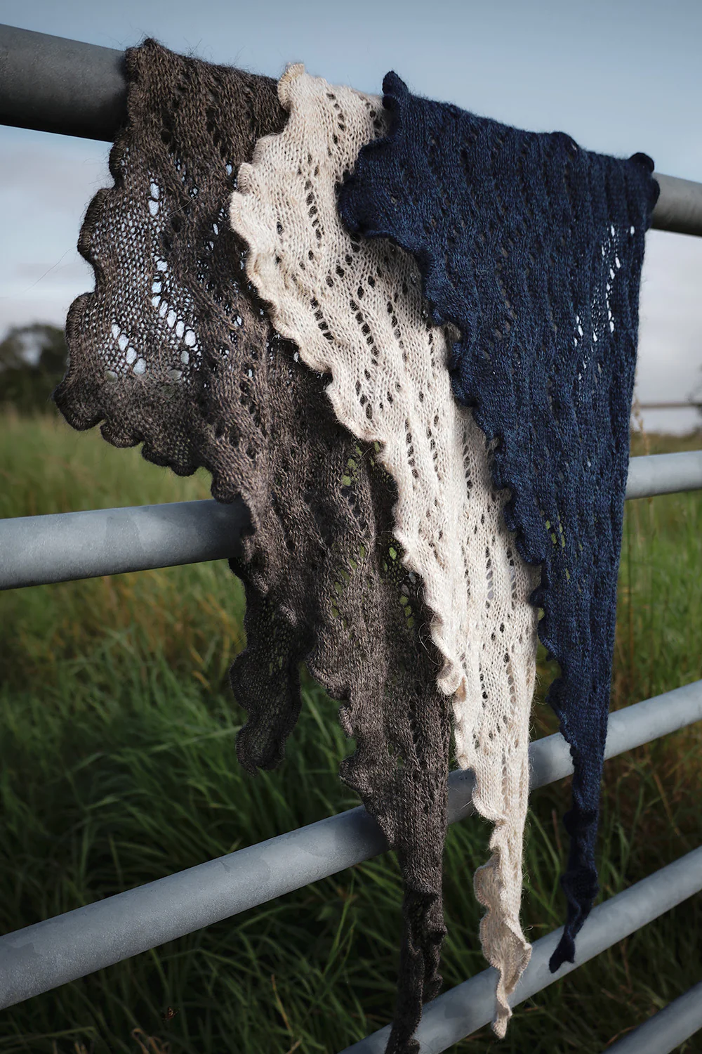 Siri Mini Triangle Scarf | Navy | Tørklæde fra Black Colour - Image 2