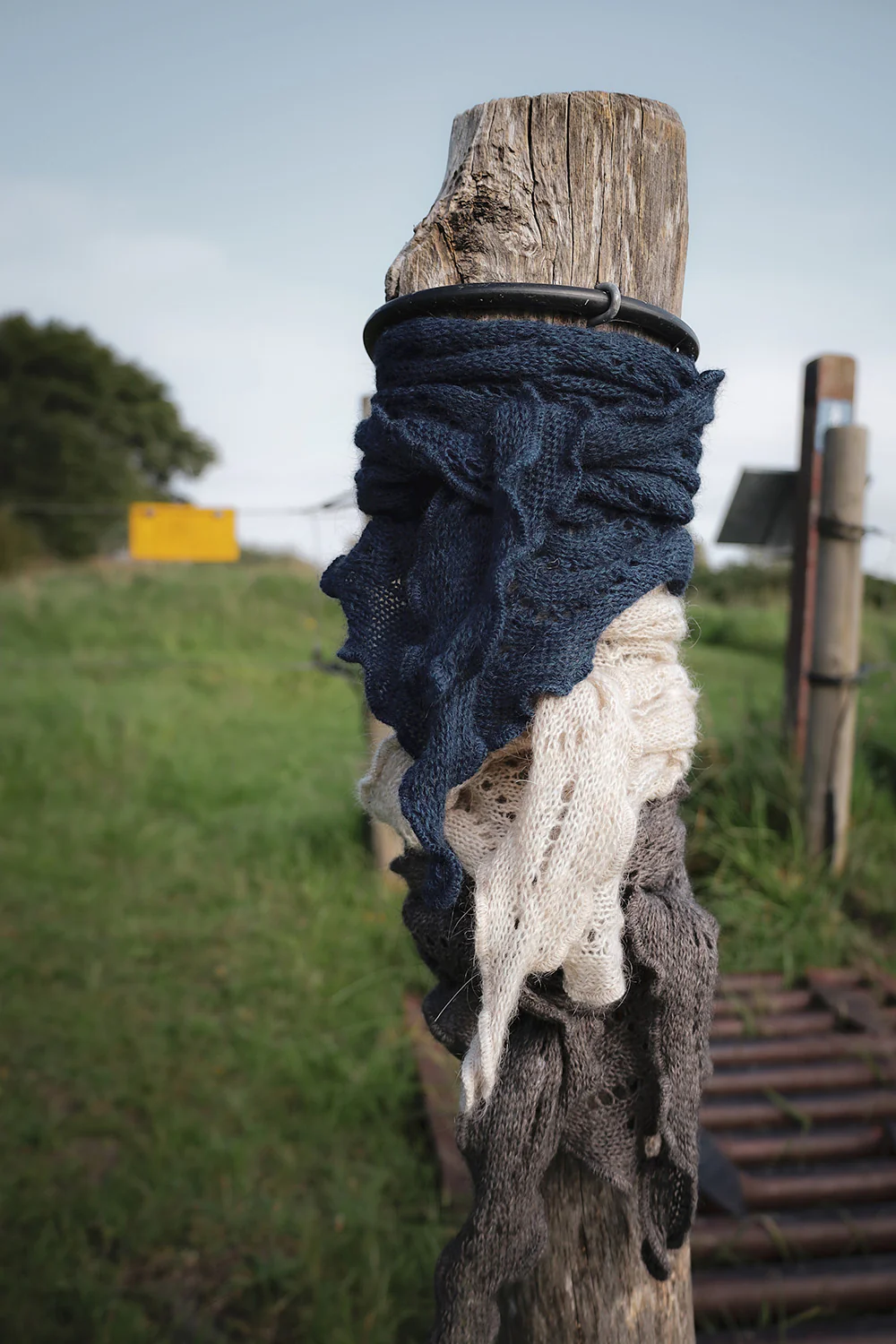 Siri Mini Triangle Scarf | Navy | Tørklæde fra Black Colour - Image 3