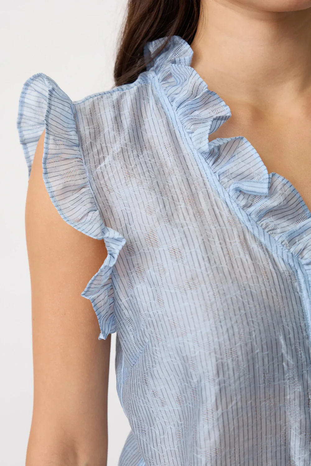 Sisu SS V-Blouse 45194 | Pale Blue | Top fra Co'couture - Image 4