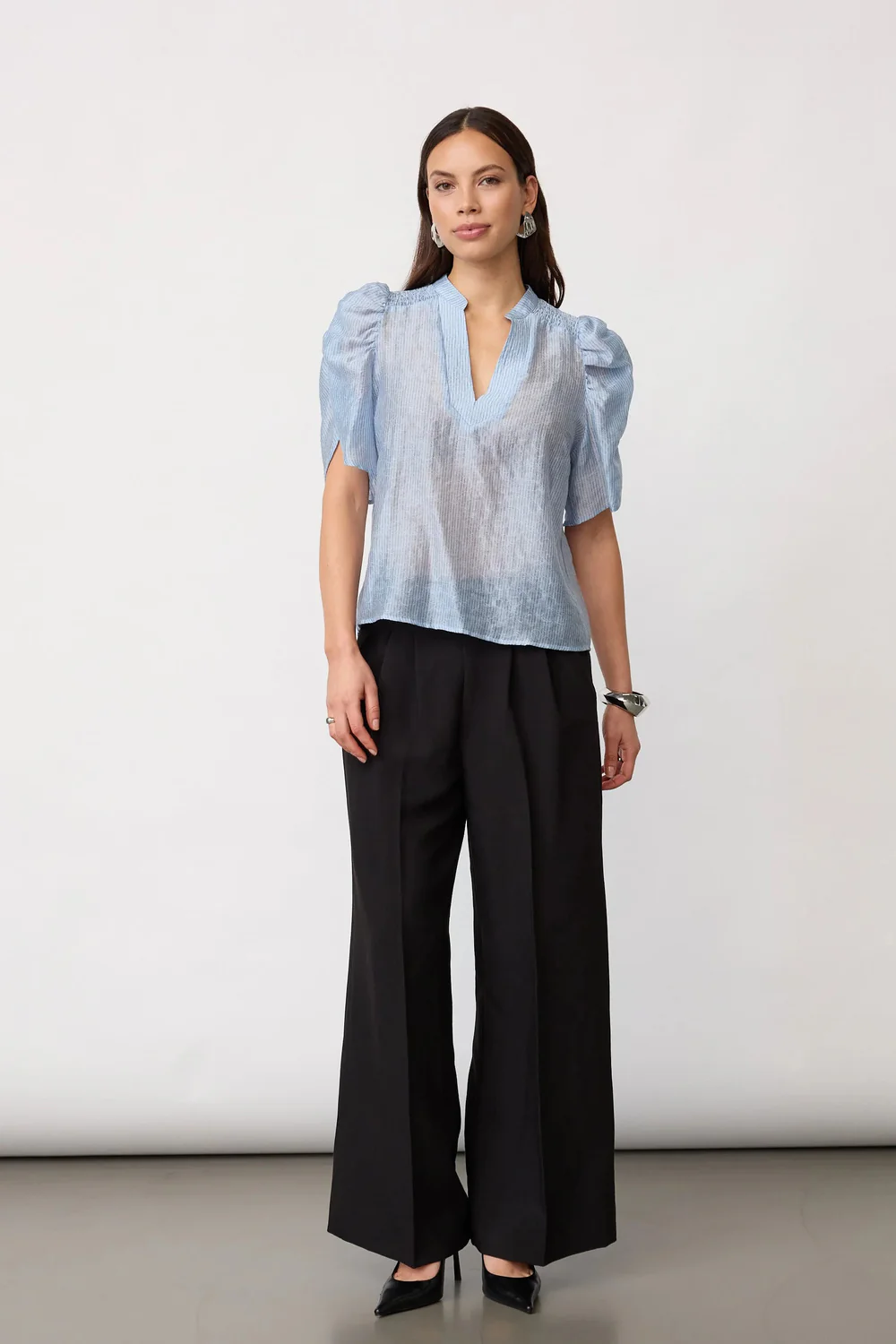 Sisu SS V-Blouse 45194 | Pale Blue | Top fra Co'couture - Image 5