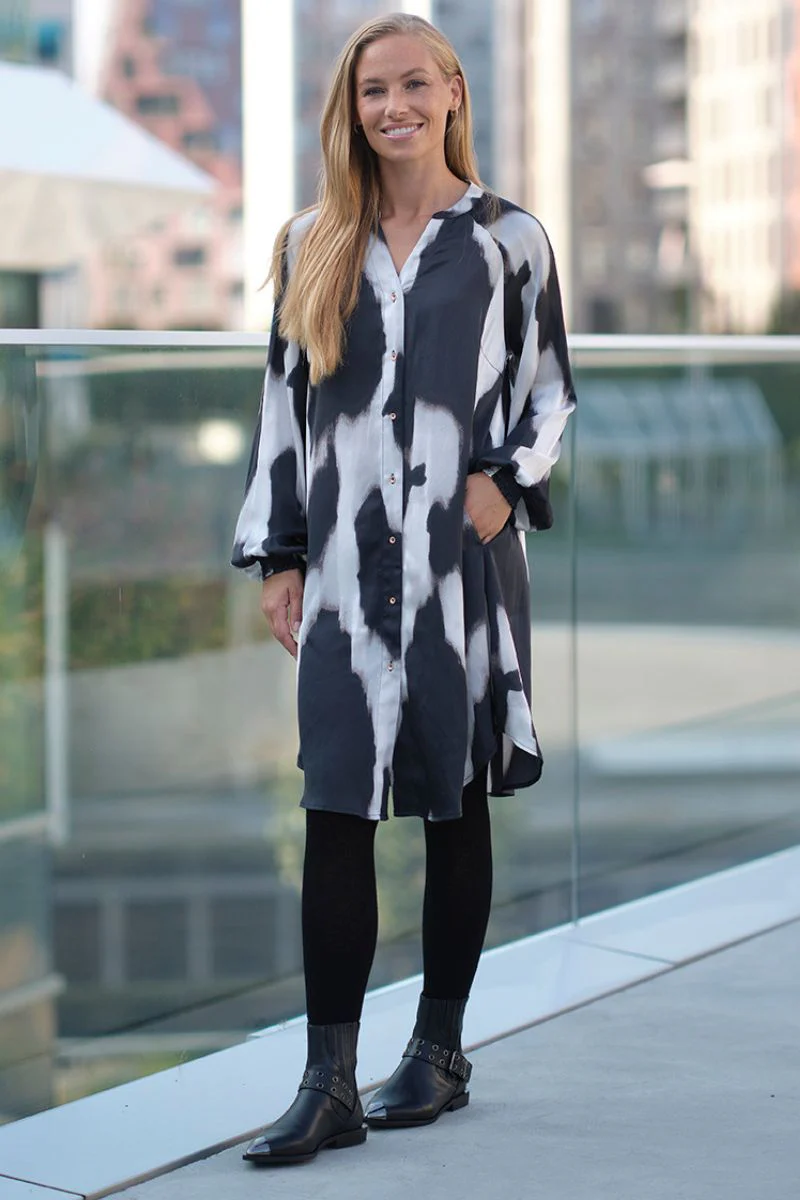 Siva Dress | Black | Kjole fra Prepair