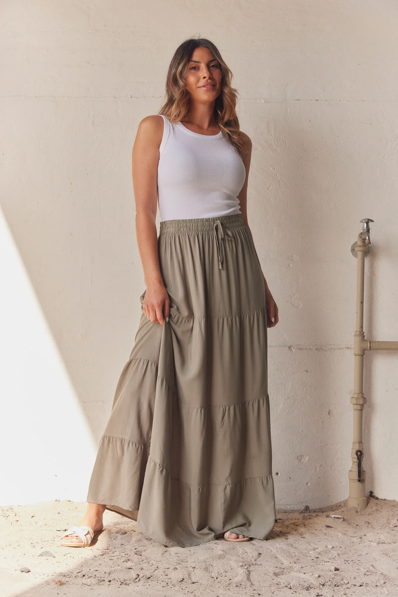 Eli Saa Solid Long Skirt | Kaki | Nederdel fra Atelier C - Image 2