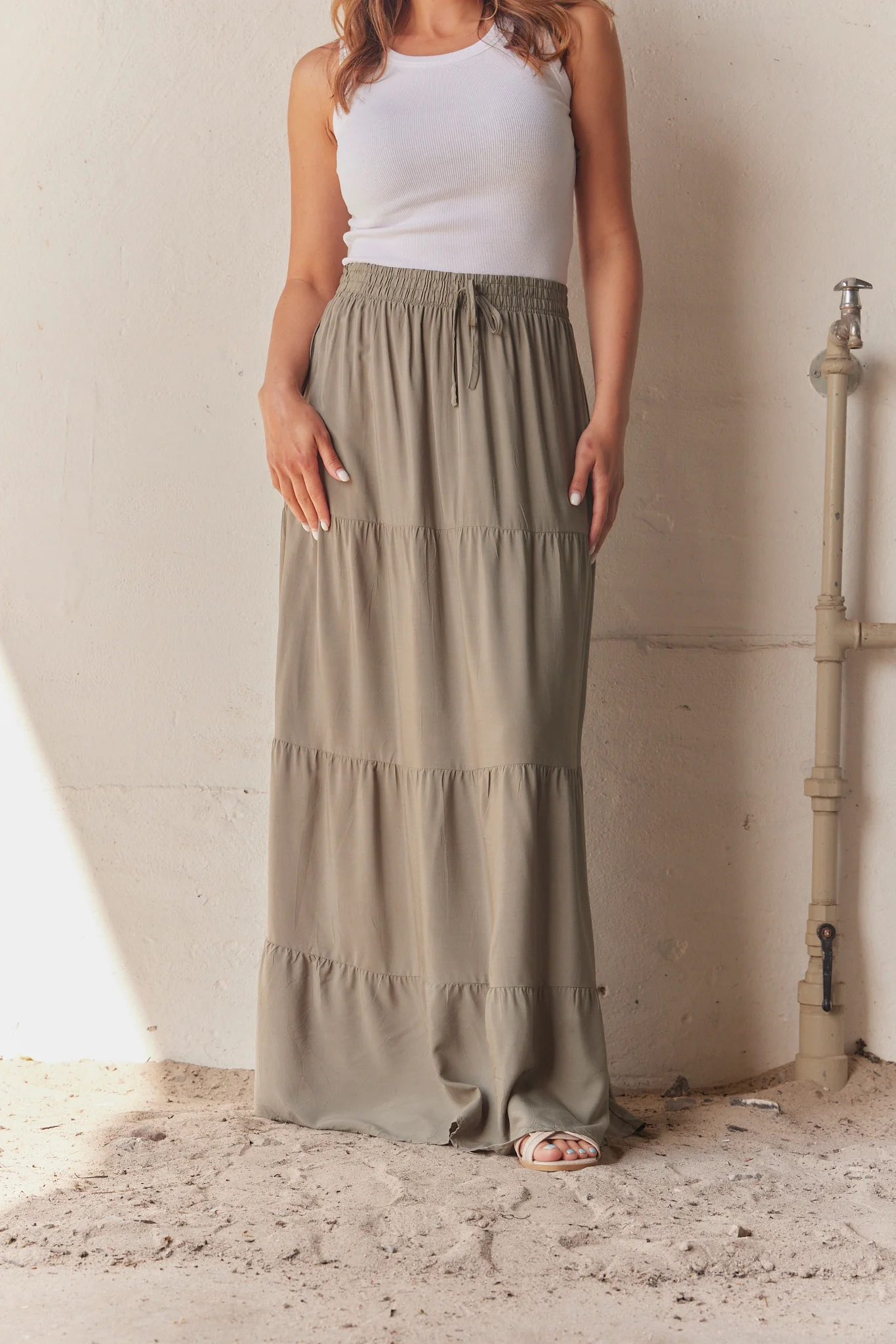 Eli Saa Solid Long Skirt | Kaki | Nederdel fra Atelier C - Image 3