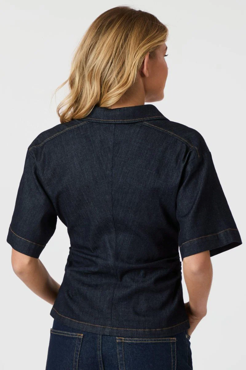 Spenda Denim Blouse | Dark Blue | Bluse fra Neo Noir - Image 5