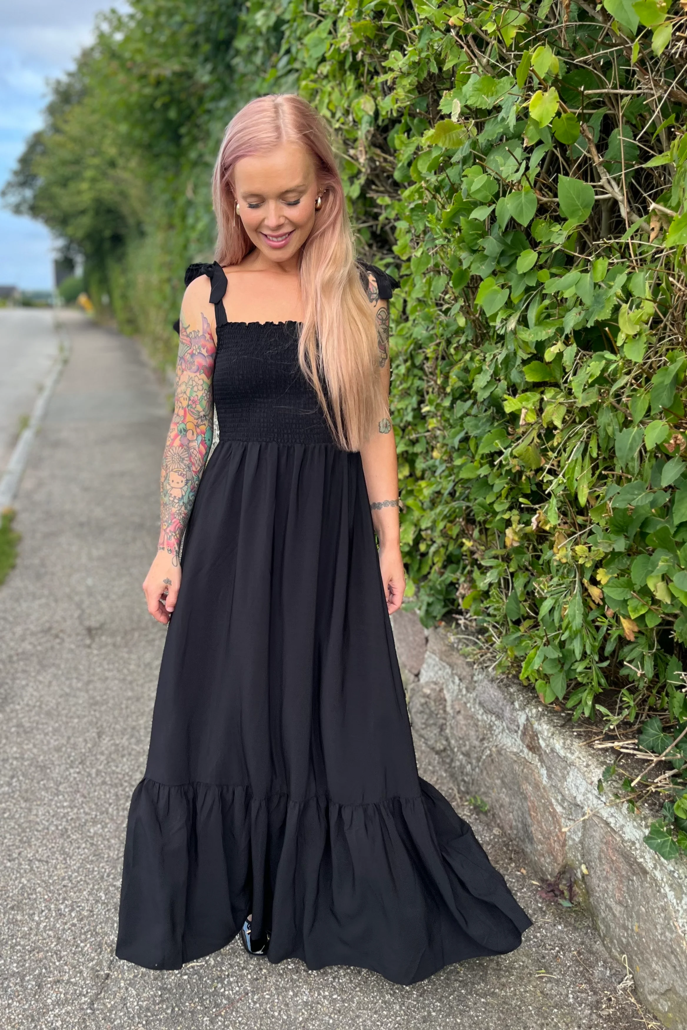 Sunrise Floor Strap Dress | Black | Kjole fra Co'couture - Image 2