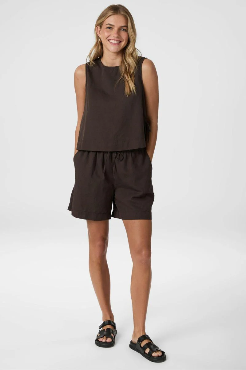 Svetlana Linen Top | Dark Brown | Bluse fra Neo Noir - Image 7