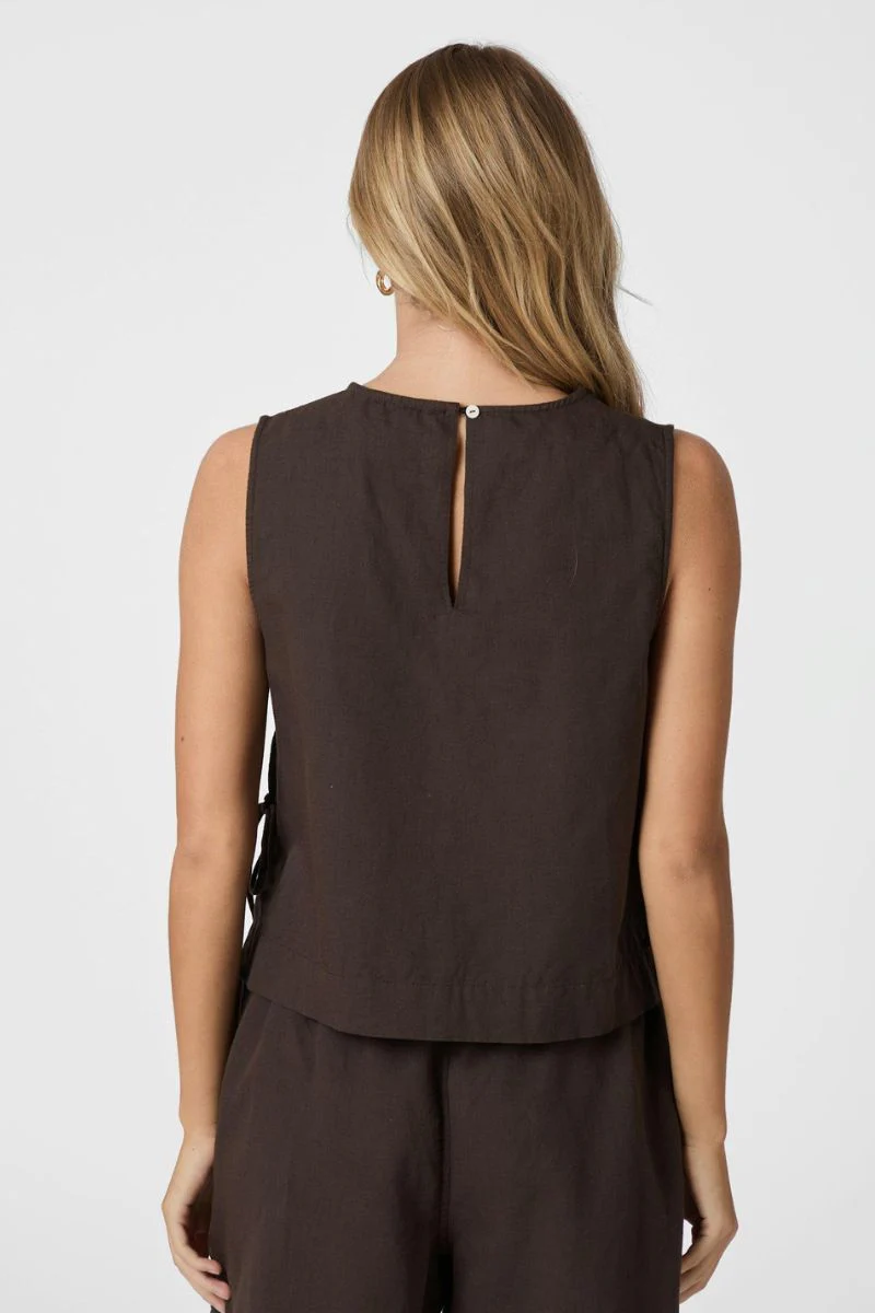 Svetlana Linen Top | Dark Brown | Bluse fra Neo Noir - Image 8