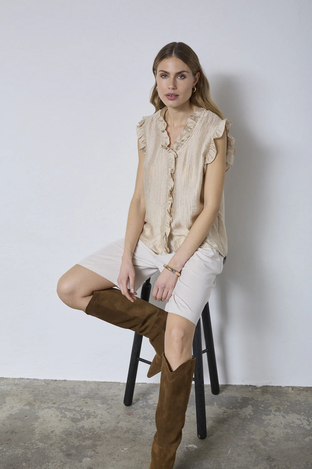 Tassycc Frill Top | Bisquit | Skjorte fra Co'Couture - Image 4