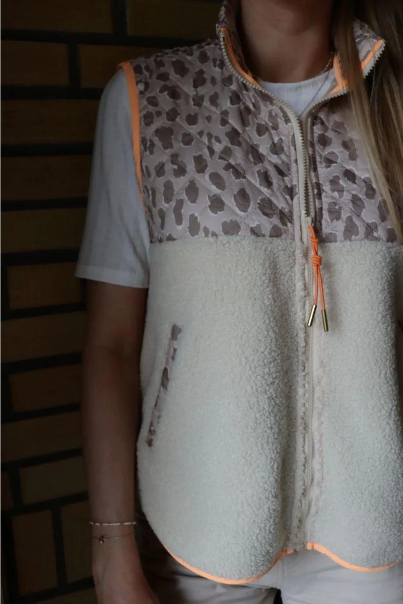 Teddy Leo Vest | Creme Pale Lux Leo Neon Orange | Vest fra Liberté - Image 2