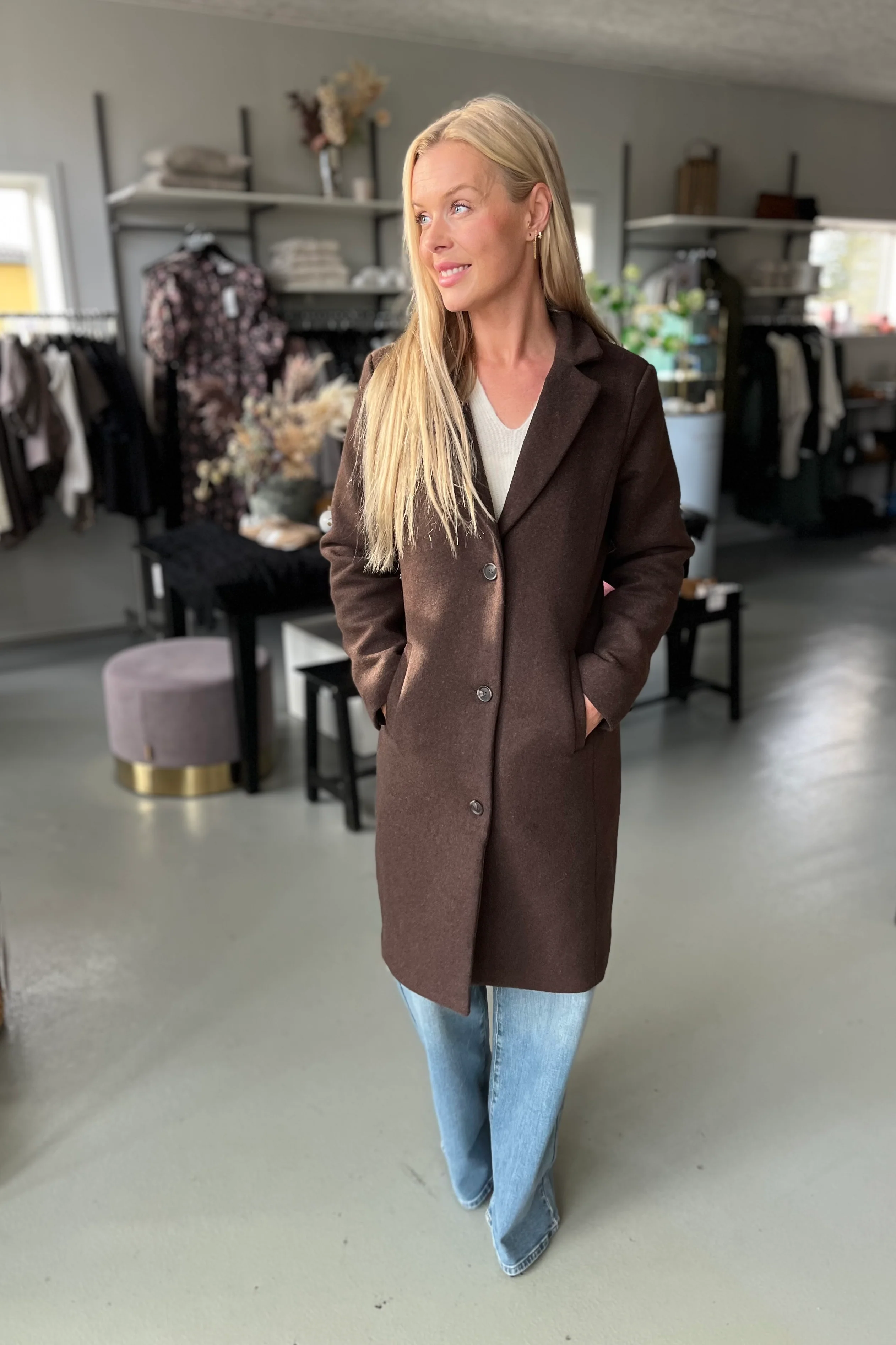 Theo Wool Coat | Brun | Frakke fra French Laundry - Image 4