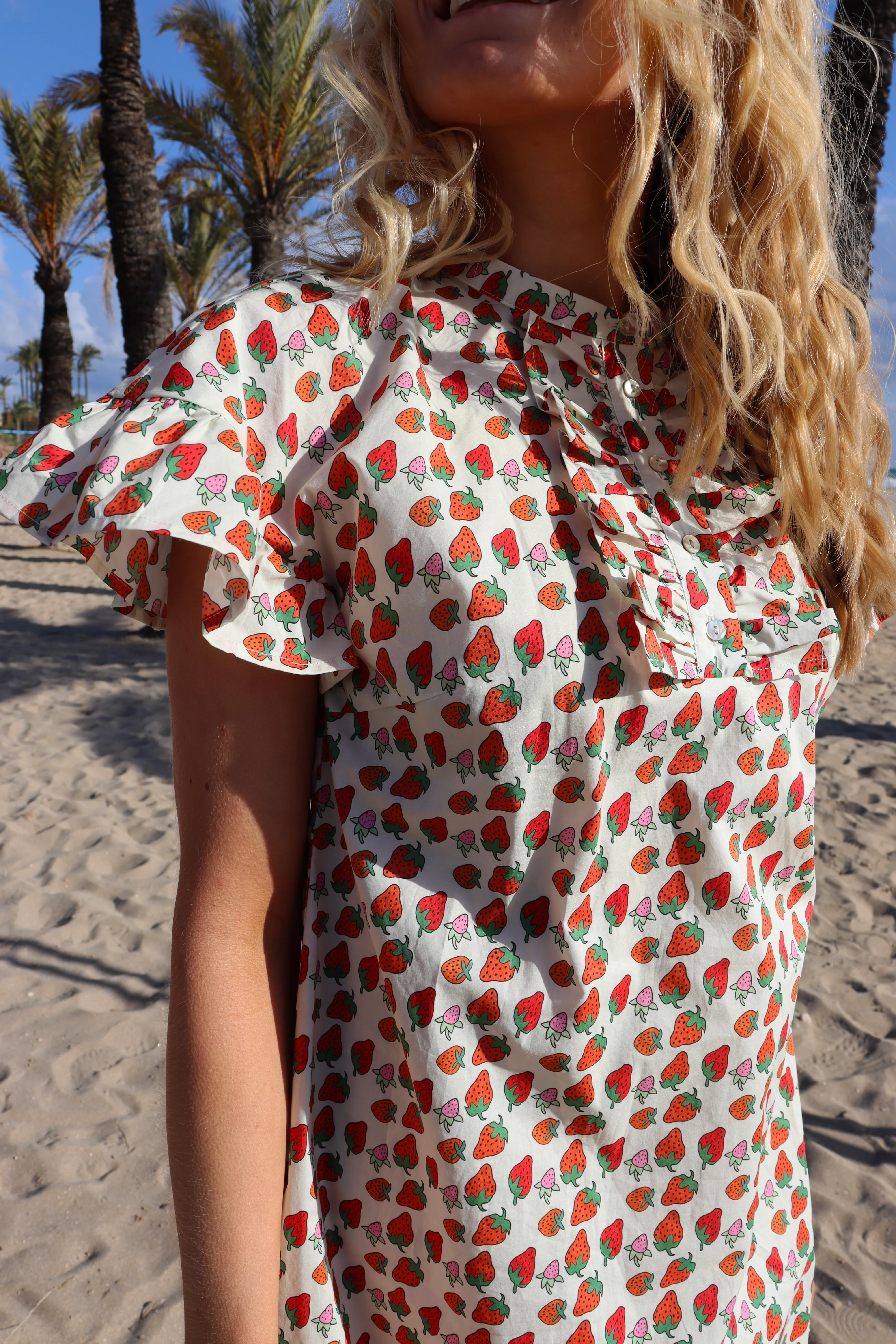 Tia Frill Dress | Strawberry | Kjole fra Liberté - Image 3