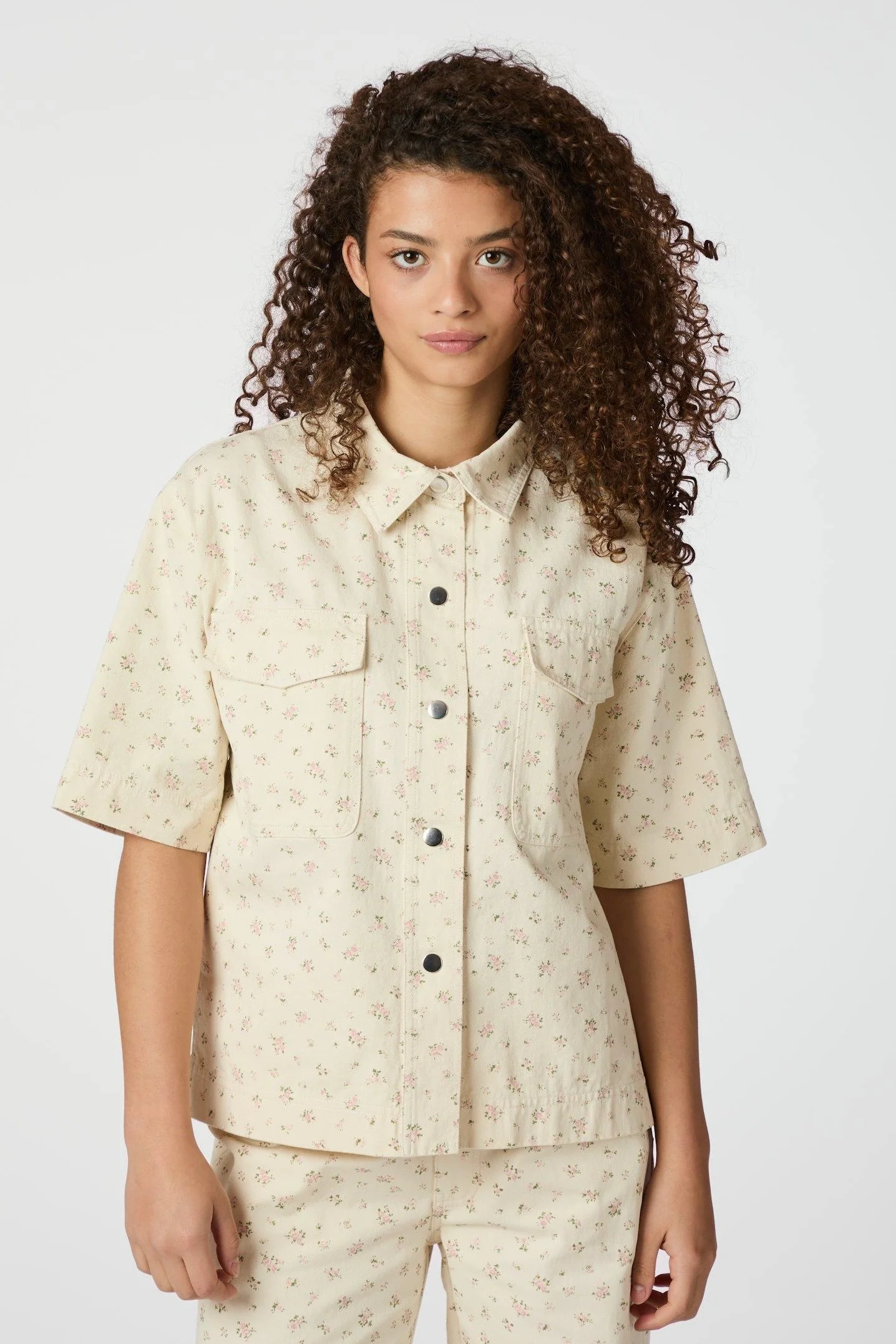 Tiki Floral Denim Shirt | Off White | Bluse fra Neo Noir - Image 5