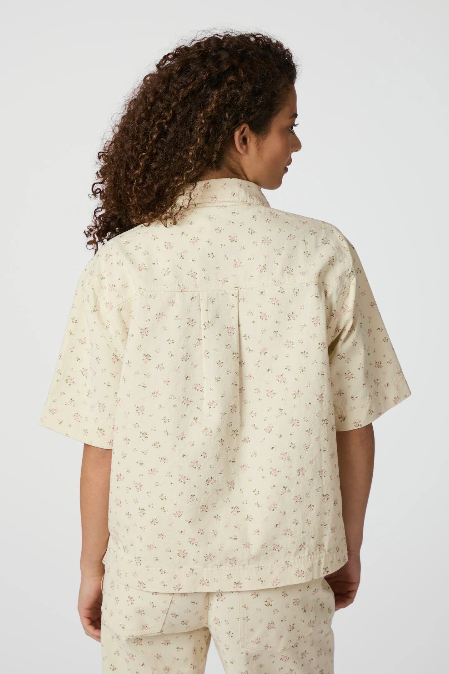 Tiki Floral Denim Shirt | Off White | Bluse fra Neo Noir - Image 6