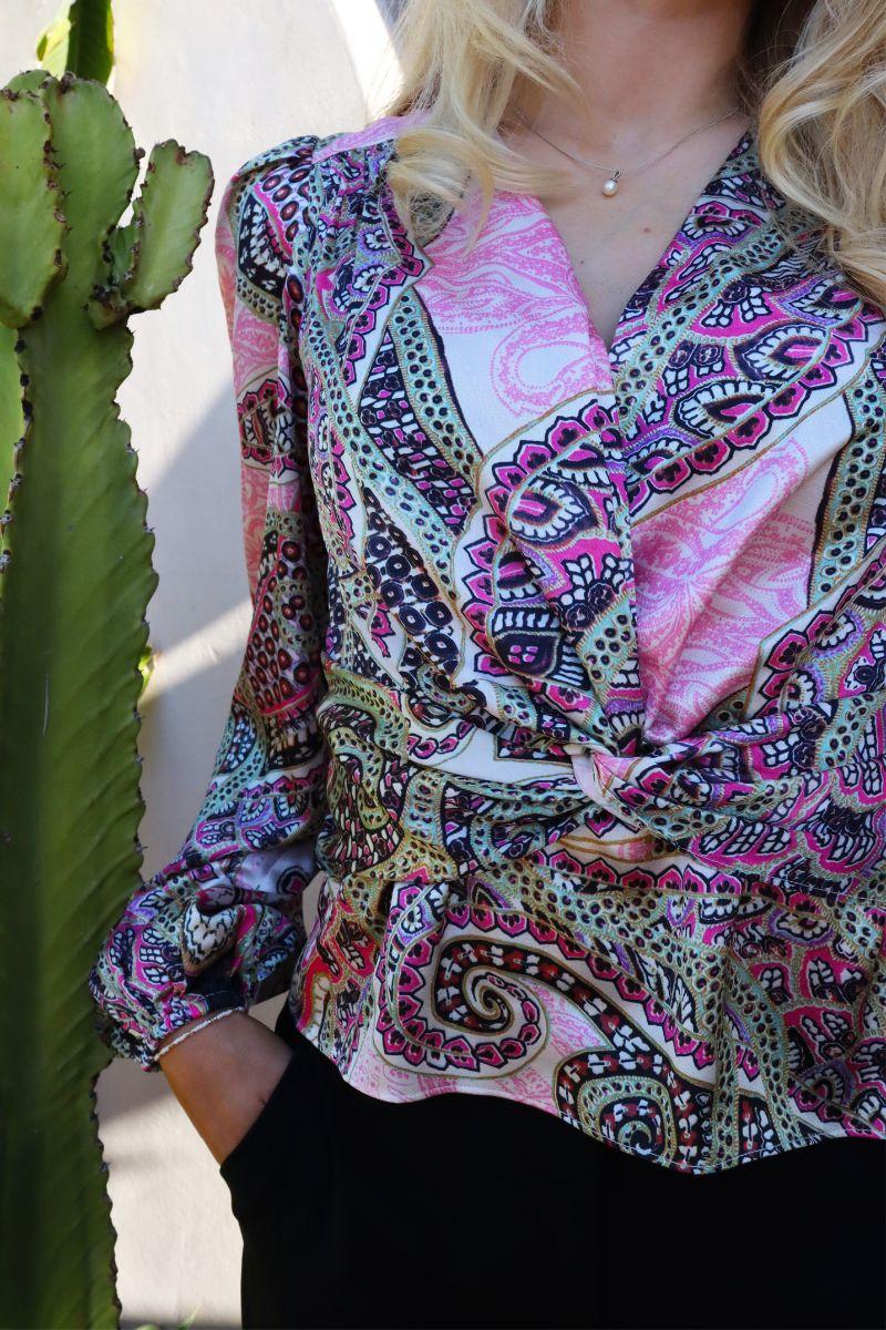 Tiki Ls Twist Blouse | Pink Scarf | Bluse fra Liberté - Image 3