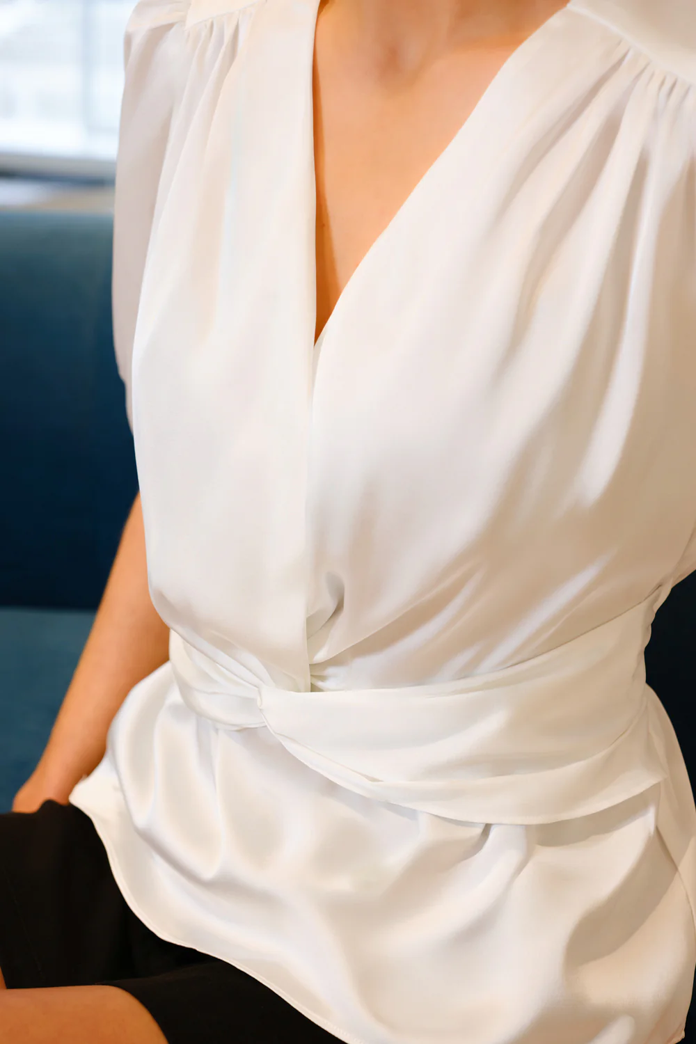 Tiki Ss Twist Blouse | Offwhite | Bluse fra Liberté - Image 2