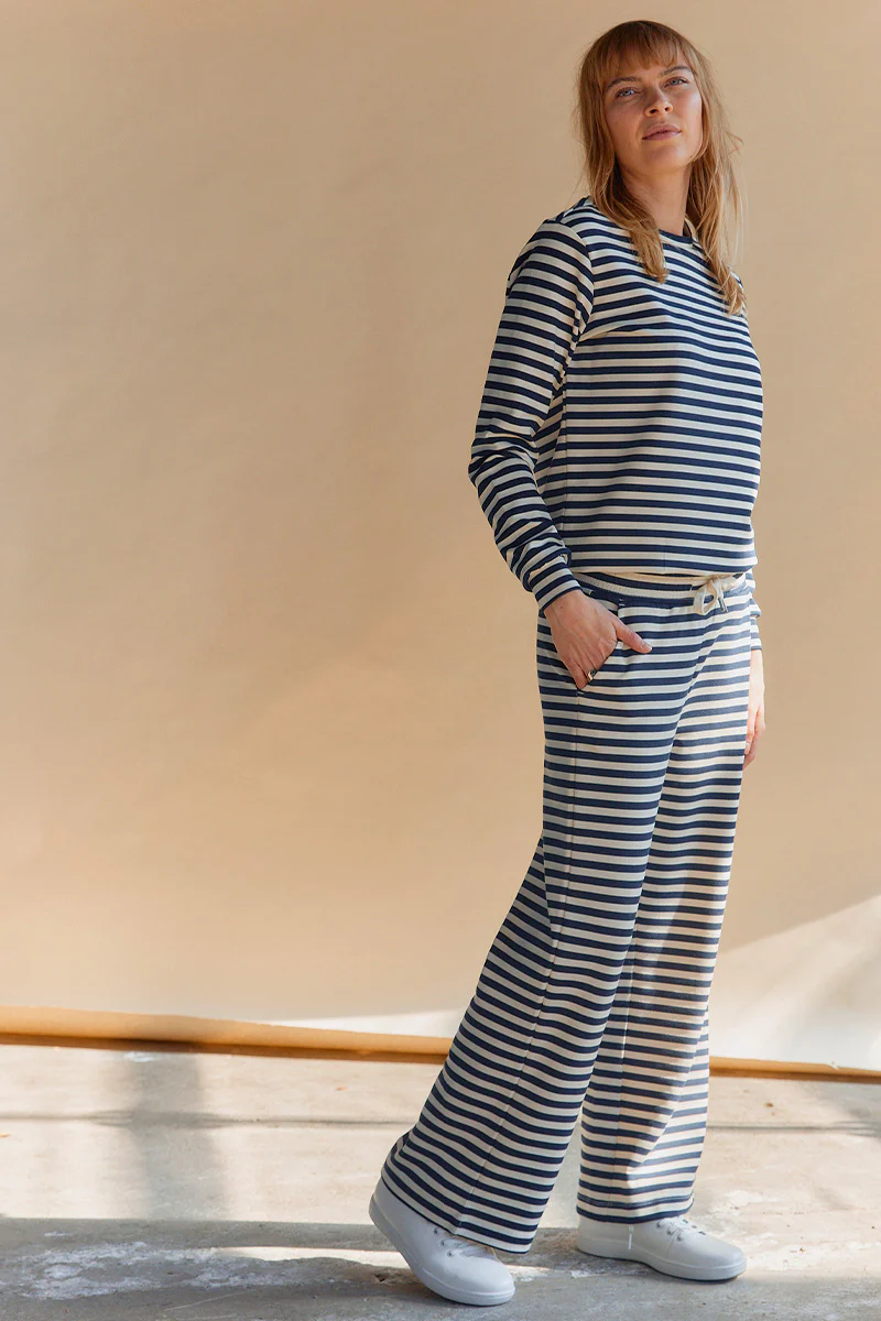 Tini Stripe Sweat | Blå | Bluse fra Statebird - Image 10