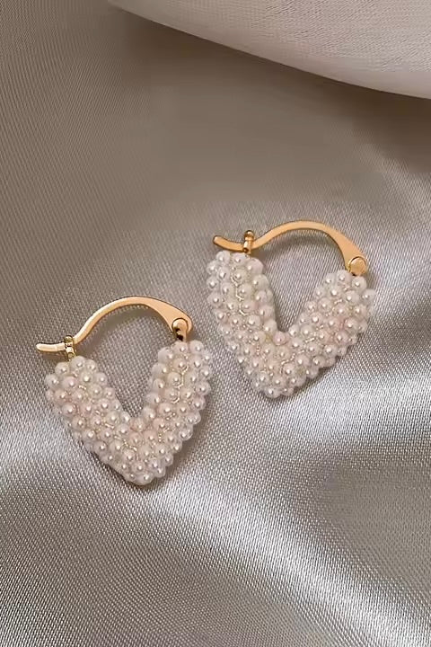 V Pearl Earrings | Øreringe fra Birdsong - Image 4