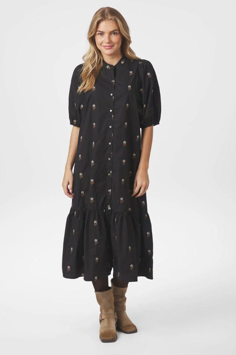 Veronica Flower Emb Dress | Black | Kjole fra Neo Noir - Image 3