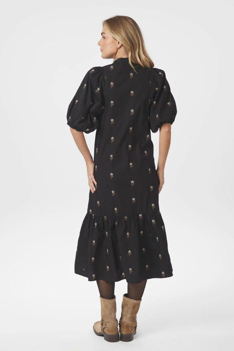Veronica Flower Emb Dress | Black | Kjole fra Neo Noir - Image 5