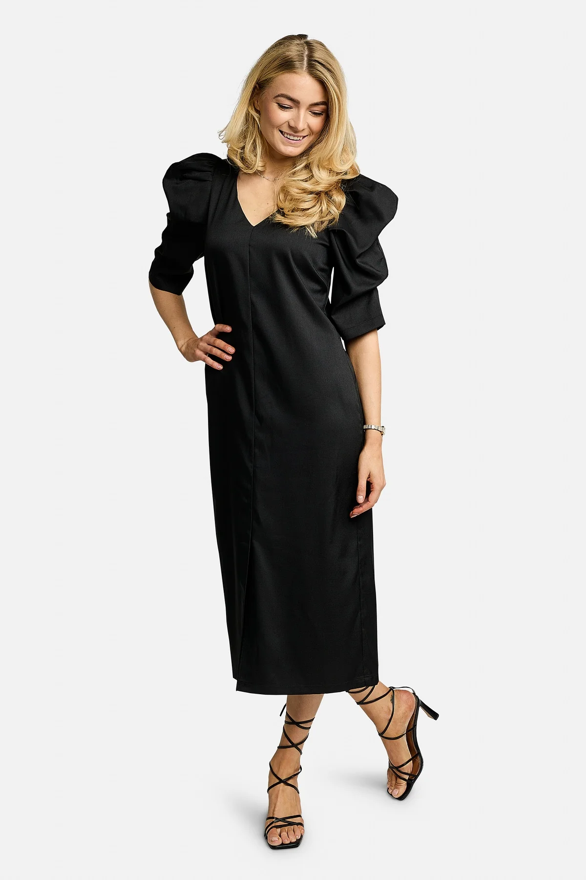 Winnie Vneck Dress | Black | Kjole fra Liberté - Image 2