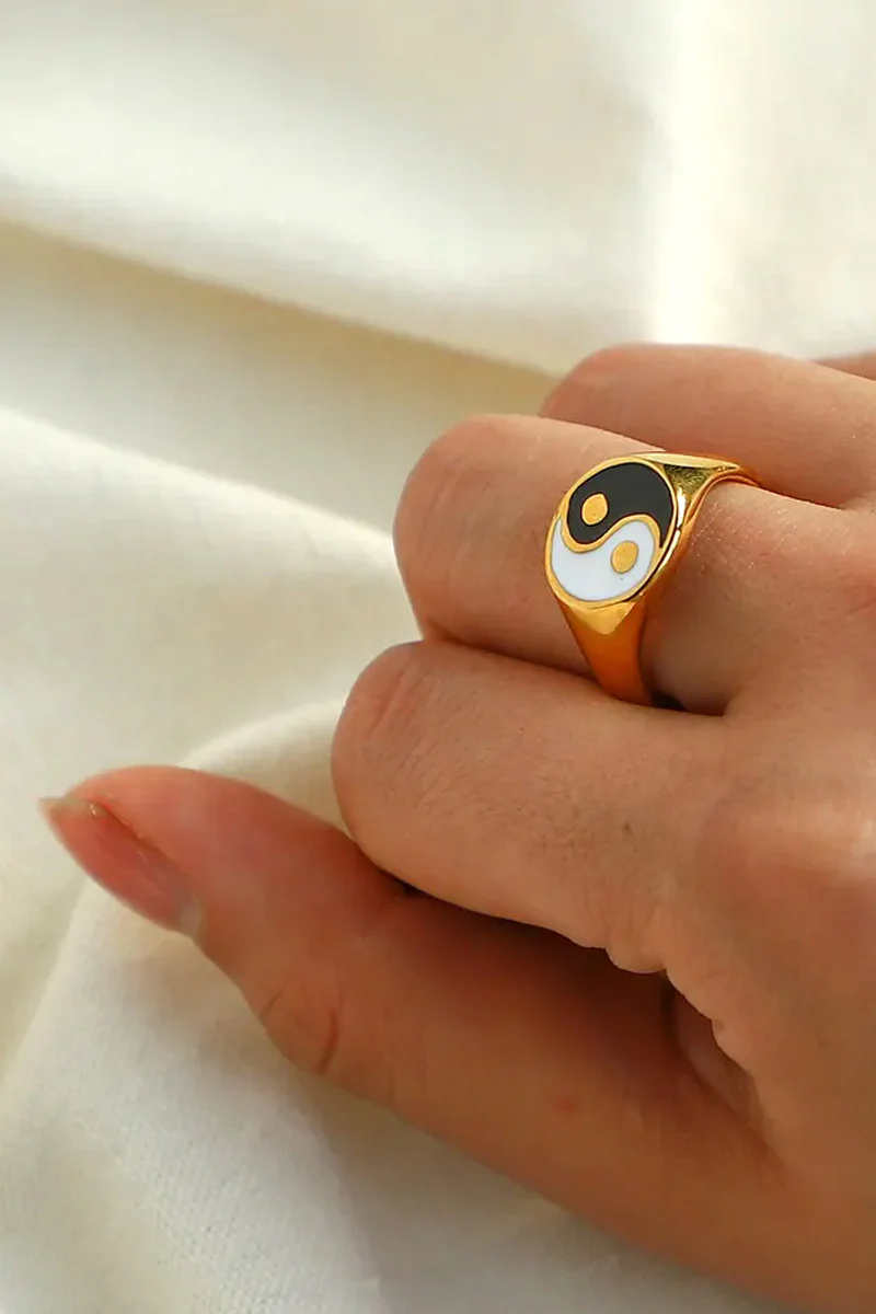 Yin Yang Ring | Black & White | Ring fra Birdsong - Image 4