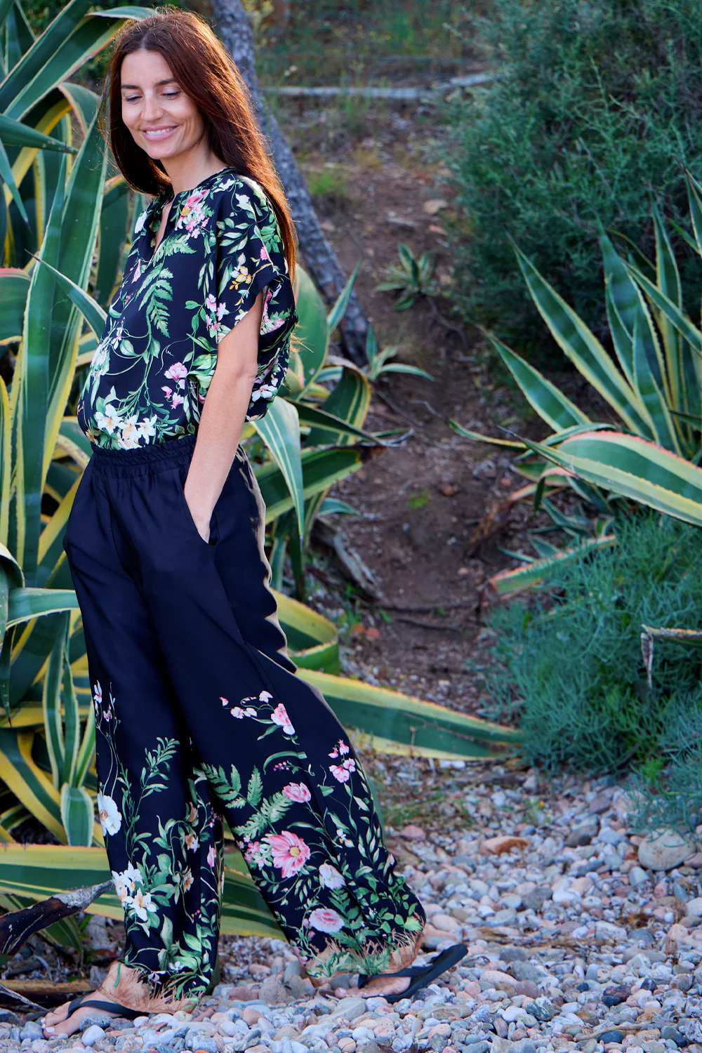 Zennia Blouse | Black Flower | Bluse fra Black Colour - Image 2