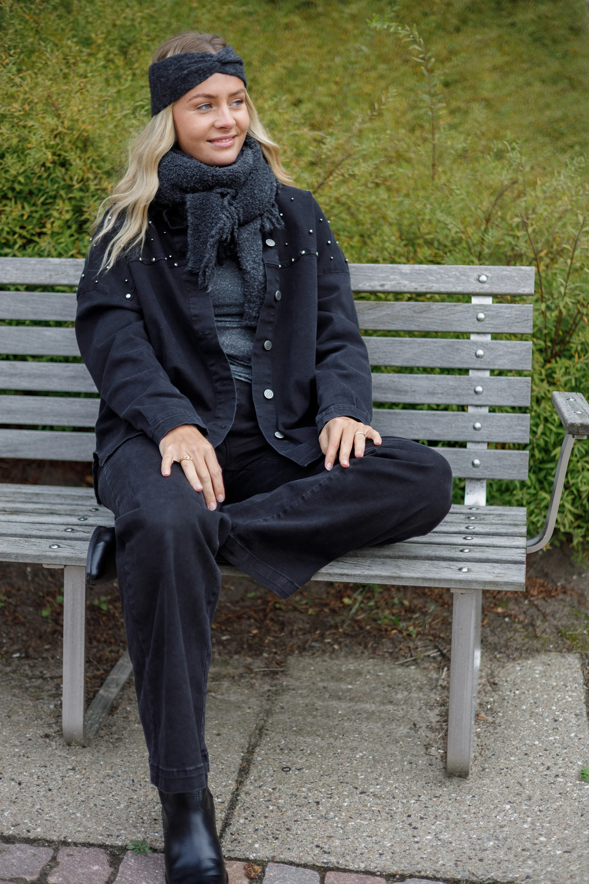 Zinnia Winter Scarf | Dk. Grey Melange | Tørklæde fra Black Colour - Image 3